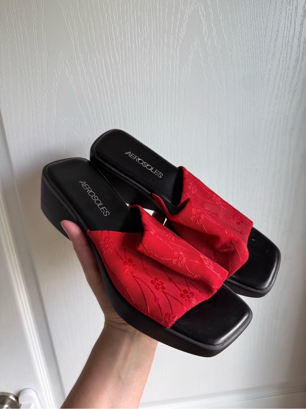 Y2K Aerosoles Red Floral Slide Sandals